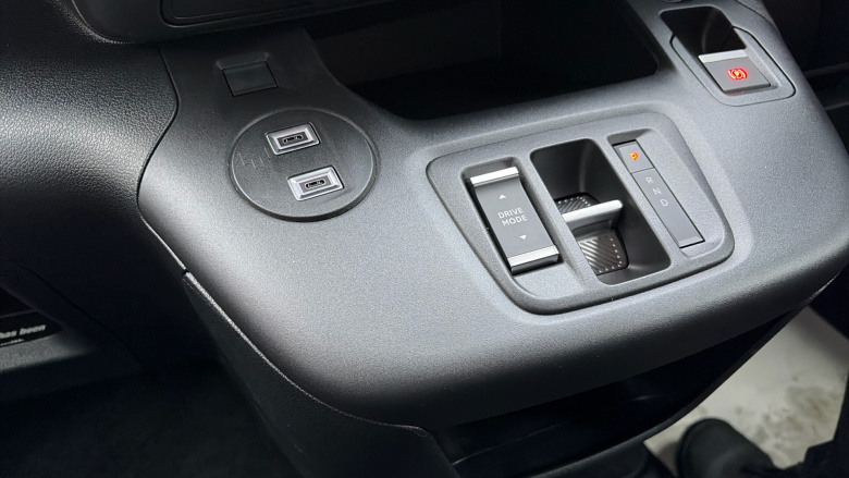 Vauxhall Combo Life 100kW Design XL 52kWh 5dr Auto [7 Seat] Electric Estate